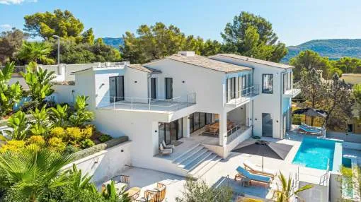 Sophisticated villa with sea and mountain views in Port d'Andratx Sophisticated villa with sea and mountain views in Port d'Andratx